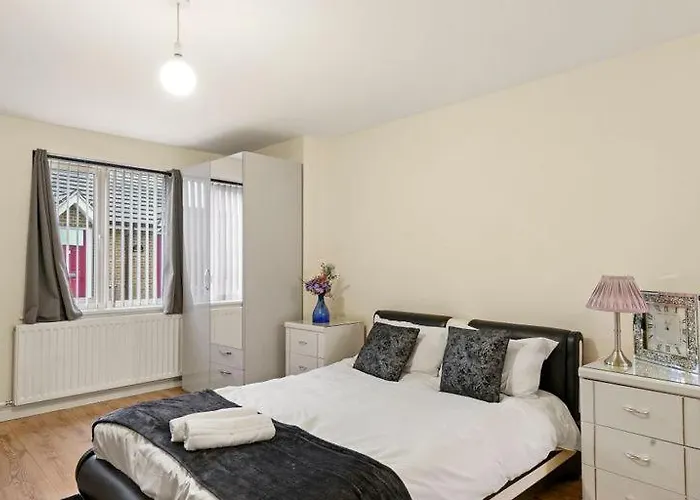 Lt Properties Comfy Studio Apartment