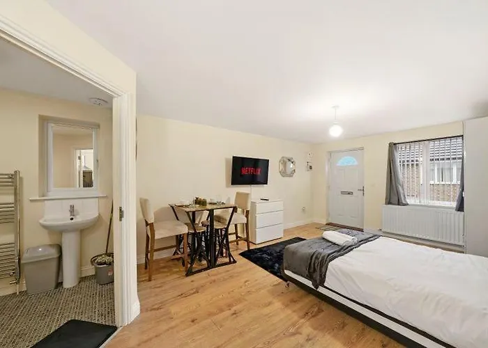 Lt Properties Comfy Studio Apartment